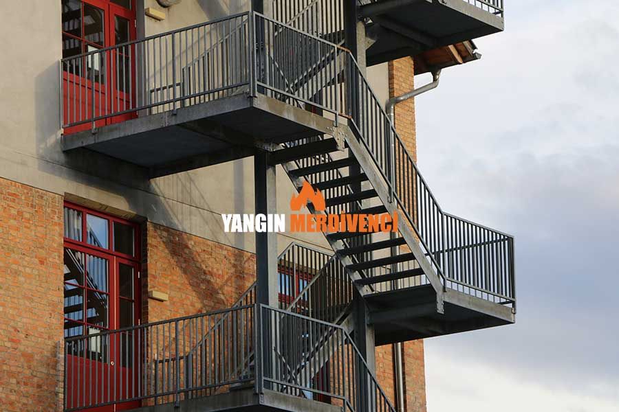 Yangın Merdivenlerinin Temel Fonksiyonları - Yangın Merdivenci Com TR